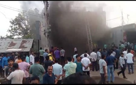 ରିଲାଏନ୍ସ ଟ୍ରେଣ୍ଡ୍‌ସରେ ଲାଗିଲା ନିଆଁ