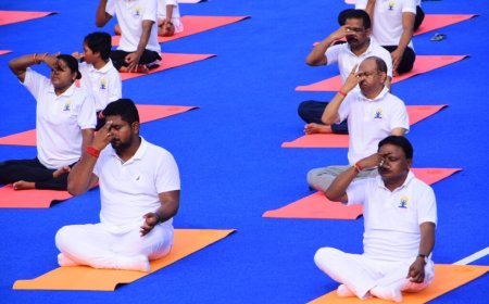 କଳିଙ୍ଗ ଷ୍ଟାଡିୟମରେ ଯୋଗ ଦିବସ: ସାମିଲ ହେଲେ ମୁଖ୍ୟମନ୍ତ୍ରୀ ମୋହନ ମାଝି