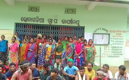 ରାସ୍ତା ମରାମତି ଦାବି ; ପଞ୍ଚାୟତ କାର୍ଯ୍ୟାଳୟରେ ତାଲା ପକାଇଲେ ଉତ୍ୟକ୍ତ ଗ୍ରାମବାସୀ