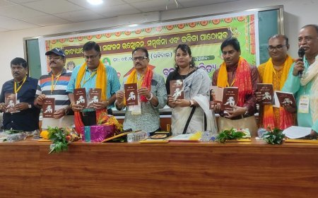 ରୋଜାଲିନି ସେନାପତିଙ୍କ ଗଳ୍ପ ସଙ୍କଳନ ‘ନାରୀ ଏକ ଝୁଲନ୍ତା ତରବାରି’ ଉନ୍ମୋଚିତ