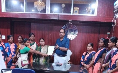 ଗୋଷ୍ଠୀ ସହାୟିକାଙ୍କ କାର୍ଯ୍ୟ ବନ୍ଦ ଆନ୍ଦୋଳନ