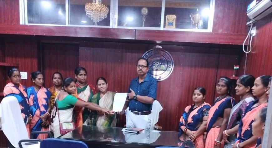 ଗୋଷ୍ଠୀ ସହାୟିକାଙ୍କ କାର୍ଯ୍ୟ ବନ୍ଦ ଆନ୍ଦୋଳନ