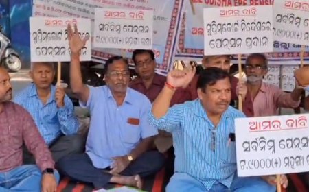 ଅଲ୍ ଓଡ଼ିଶା ଇପିଏଫ ପେନସନର ଆସୋସିଏସନ୍ ପକ୍ଷରୁ ଜିଲ୍ଲାପାଳଙ୍କ କାର୍ଯ୍ୟାଳୟ ସମ୍ମୁଖରେ ଧାରଣା