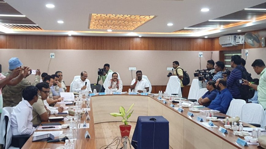 କଳ କାରଖାନାର ଫ୍ଲାଇ ଆସ ପରିଚାଳନା ନେଇ ରାଜସ୍ବ ମନ୍ତ୍ରୀଙ୍କ ୪ ଜିଲ୍ଲାର ଜିଲ୍ଲାପାଳ ଓ ବିଧାୟକଙ୍କ ସହ ଗୁରୁତ୍ୱପୂର୍ଣ ବୈଠକ