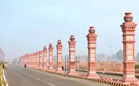 महाकुंभ से मिलेगा मोक्ष! लगाए जा रहे 84 आस्था के स्तंभ