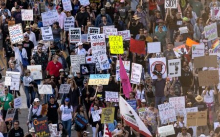 ଆମେରିକାରେ ଡୋନାଲ୍ଡ ଟ୍ରମ୍ପଙ୍କ ବିରୋଧରେ ହଜାର ହଜାର ଲୋକଙ୍କ ପ୍ରତିବାଦ