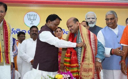 ବିଜେପି କାର୍ଯ୍ୟାଳୟରେ ନବ ନିର୍ବାଚିତ ରାଜ୍ୟ ସଭାପତିଙ୍କୁ ଭବ୍ୟ ସମ୍ବର୍ଦ୍ଧନା