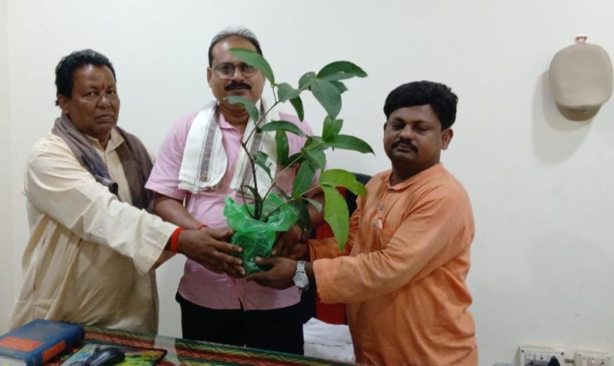 "ସସ୍କୃତି ବନ୍ଧୁ" ଡିଏସପି ସରୋଜକାନ୍ତ ସାହୁଙ୍କୁ ଶ୍ରୀ ଜଗନ୍ନାଥ ଟ୍ରଷ୍ଟ ପକ୍ଷରୁ ସମ୍ମାନୀତ
