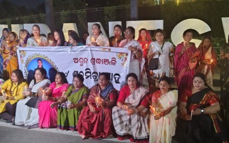 ପ୍ରଦେଶ ମହିଳା କଂଗ୍ରେସ ପକ୍ଷରୁ ଶୁଭମିତ୍ରା ସାହୁଙ୍କ ପ୍ରତି ଶ୍ରଦ୍ଧାଞ୍ଜଳି ଜ୍ଞାପନ ଓ ମହମବତୀ ଶୋଭାଯାତ୍ରା