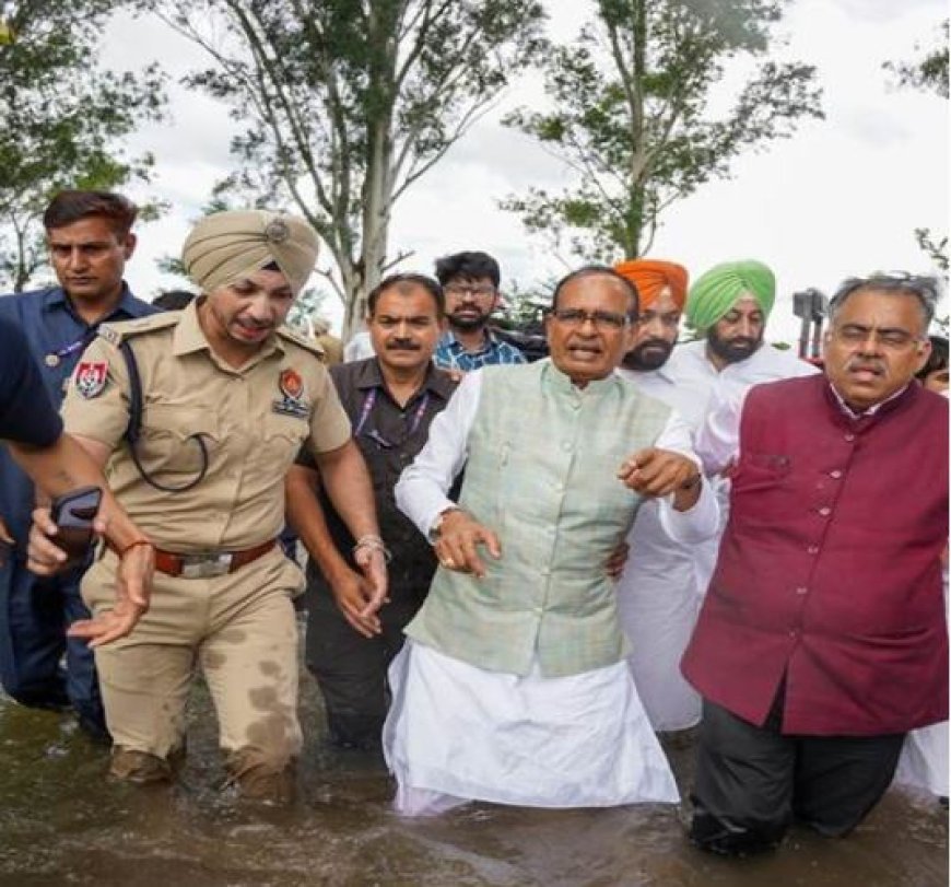 केंद्रीय कृषि मंत्री श्री शिवराज सिंह चौहान ने पंजाब के बाढ़ प्रभावित इलाकों का दौरा किया