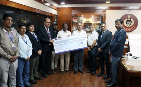 ଦୁର୍ଘଟଣାରେ ମୃତ୍ୟ ହୋଇଥିବା କନଷ୍ଟେବଳଙ୍କ ପରିବାରବର୍ଗଙ୍କୁ ବୀମା ରାଶିର ଚେକ୍ ପ୍ରଦାନ