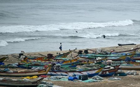 ସ୍ଥଳଭାଗ ଆଡ଼କୁ ମାଡ଼ି ଆସୁଛି ବାତ୍ୟା ‘ମୋନ୍ଥା’