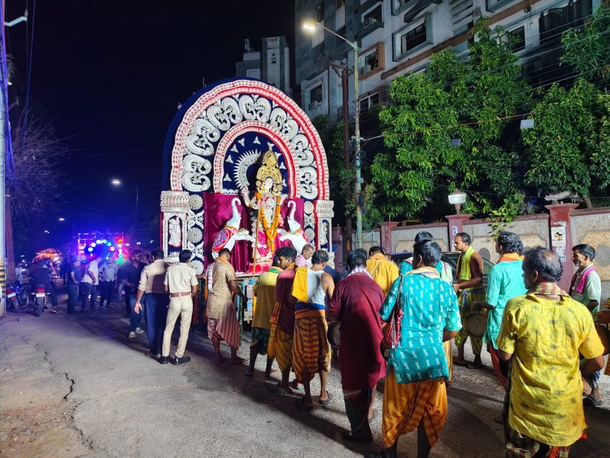 ସହିଦନଗର ଦୁର୍ଗା ପୂଜା ସମିତି ଆନୁକୂଲ୍ୟରେ ମା’ ଲକ୍ଷ୍ମୀଙ୍କ ଭସାଣି ଅନୁଷ୍ଠିତ