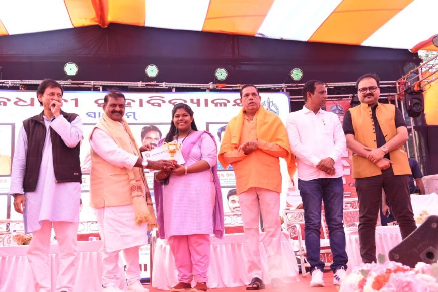 ବିଦ୍ୟାର୍ଥୀମାନେ ଦେଶ ଗଠନରେ ପ୍ରମୁଖ ଭୂମିକା ନିଅନ୍ତୁ : ଡଃ ତିରୁପତି ପାଣିଗ୍ରାହୀ