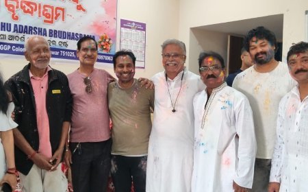 ବୃଦ୍ଧାଶ୍ରମରେ ହୋଲି ପାଳିଲେ ସିନେମା ‘ଚାରିକାନ୍ଧ’ର ଟିମ୍