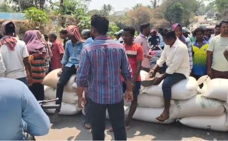 ମଣ୍ଡିରୁ ଧାନ ନ ଉଠିବା ଯୋଗୁଁ ଚିତ୍ରାଙ୍ଗପାଲ୍ଲୀ ପଂଚାୟତବାସିଙ୍କ ରାସ୍ତା ଅବରୋଧ