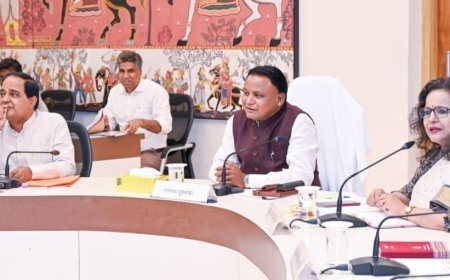 ଅତ୍ୟାବଶ୍ୟକ ସାମଗ୍ରୀର ଯୋଗାଣ ଉପରେ ଜିଲ୍ଲାପାଳମାନଙ୍କ ସହ ମୁଖ୍ୟମନ୍ତ୍ରୀଙ୍କ ଆଲୋଚନା