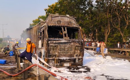 ପଳାଶୁଣୀ ଓଭର ବ୍ରିଜ୍‌ ଉପରେ ଜଳିଗଲା ଟ୍ରକ୍‌