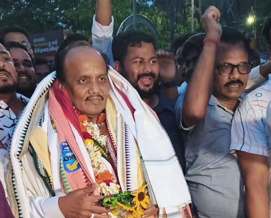 ଖଇରିଆ ଛାଡ଼ି ଧଳା ପିନ୍ଧିଲେ ପ୍ରଭାତ ବିଶ୍ୱାଳ